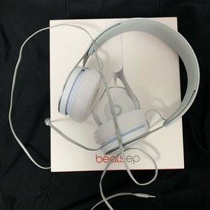 Beats EP white